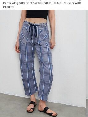 Gingham Tie-Waist Cropped Pants in Blue